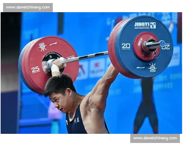 聚焦世界顶级举重赛事背后的力量角逐与运动员荣耀之路 聚焦世界顶级举重赛事背后的力量角逐与运动员荣耀之路